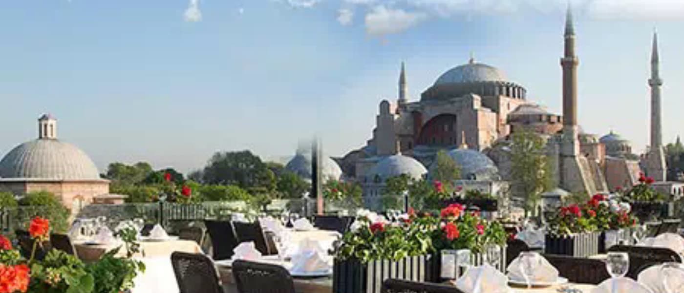 CX^u[ŃcA[̃`ōsZuqYXg̗lqƃj[ƁAfBi[ōsgRV[t[hXgSur Balik Restaurant Arnavutkoy̗lq◿ɂċ܂